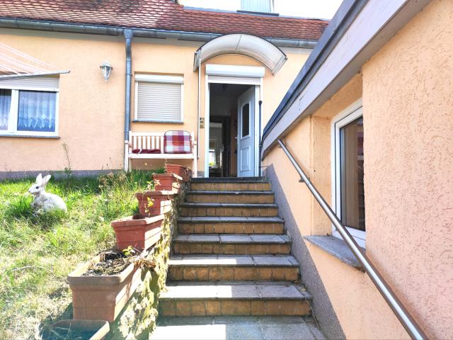 Kernsaniertes Reihenendhaus mit schönem Garten & flexibler Aufteilung in Wintersdorf zu verkaufen