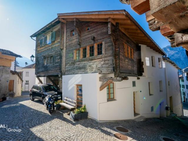 Kernsaniertes Walliserhaus im alten Dorfkern von Leuk