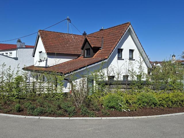 Kernsaniertes Wohnhaus mit viel Detailliebe zu Design & Wohnkomfort