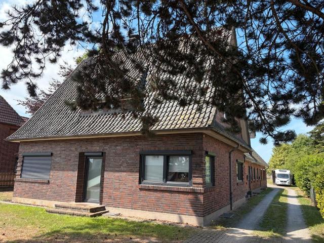 Kernsaniertes Zweifamilienhaus | 3.744 m² Grundstück | Weide