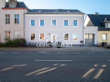 Kernsaniertes Zweifamilienhaus mit großer Remise in Potsdam