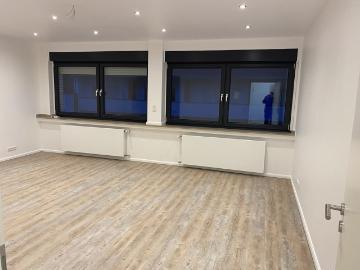 Kernsaniertes 2023 Appartment 3.OG, Fernwärme, lichtdurchflutet, LED Strahler, Rheinhausen