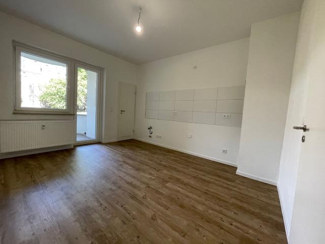 Kernsanierung*2 Zimmer+Mansarde*Tageslichtbad*Balkon*Altbaucharme