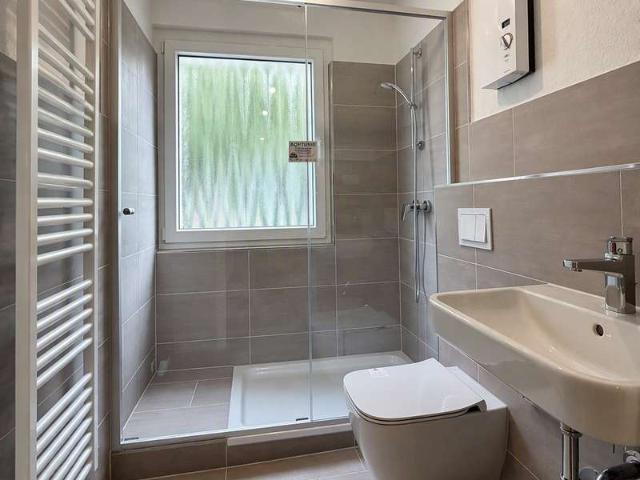 Kernsanierung*2 Zimmer+Mansarde*Tageslichtbad*Balkon*Altbaucharme