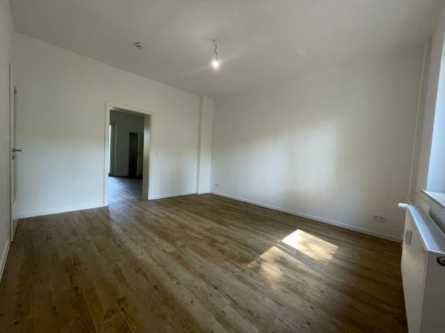 Kernsanierung*2 Zimmer+Mansarde*Tageslichtbad*Balkon*Altbaucharme