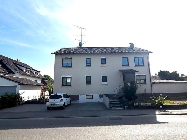 Kernsarniertes Zweifamilienhaus mit Entwicklungspotenzial