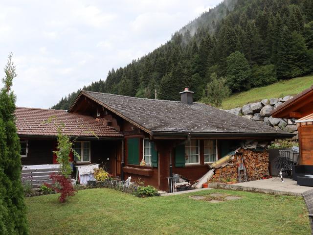 Kernrenoviertes 4.5 Zimmer Haus mit Galerie in Saxeten!