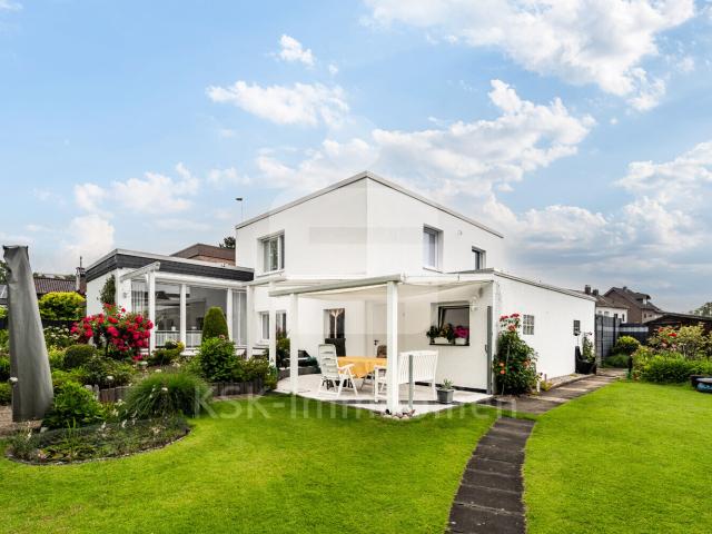 Kerpen: Einziehen und wohlfühlen. Ein gepflegtes Einfamilienhaus auf zwei Baugrundstücken, großzügig angelegt und bezugsbereit!