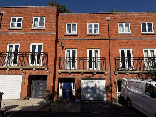 Kerry Hill Way, Maidstone ME14 4 bed townhouse to rent £1,950 pcm £450 pw