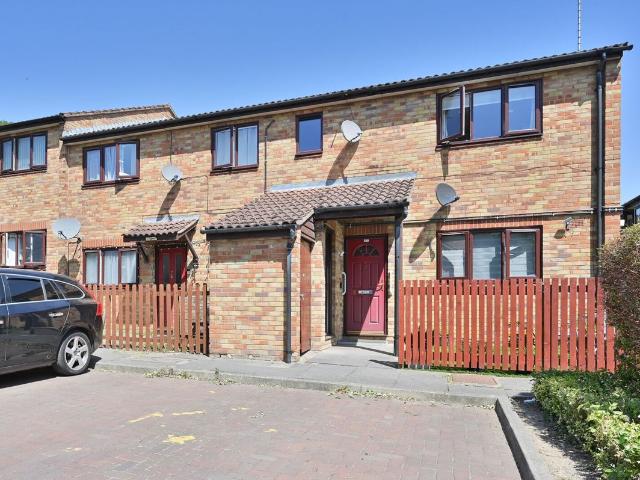Keston Mews WD17, Watford, 2 bed flat to rent, £1,500 pcm | PrimeLocation