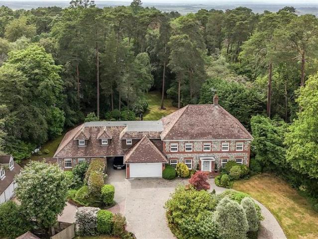 Kestrel Close, Ewshot, Farnham, GU10 8 bed detached house to rent £8,000 pcm £1,846 pw