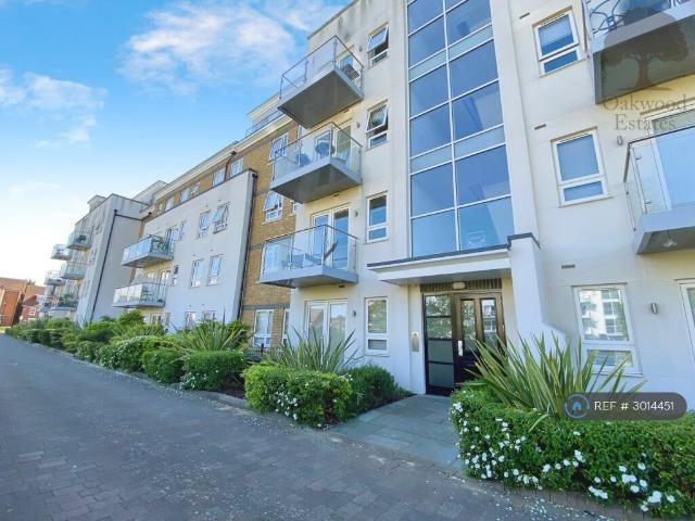 Kestrel Court, Maidenhead, SL6 2 bed flat to rent £1,700 pcm £392 pw