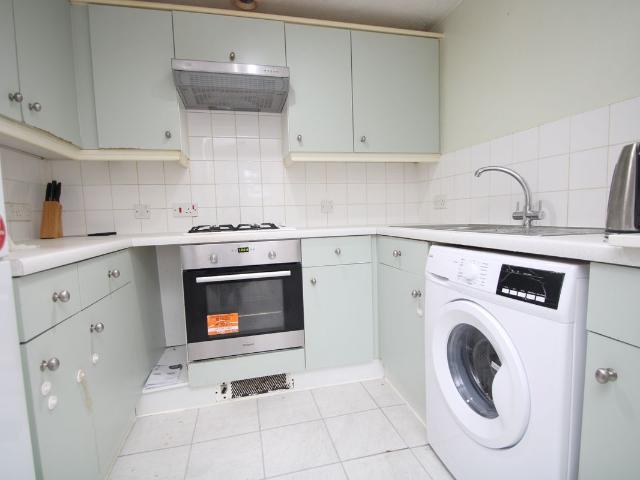 Kestrel Court, South Croydon CR2, 2 bed flat to rent, £1,500 pcm | PrimeLocation