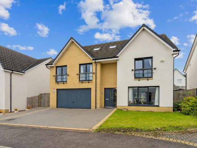 Kestrel Wynd, Newton Mearns, Glasgow. 6 bed detached house to rent £3,500 pcm £808 pw