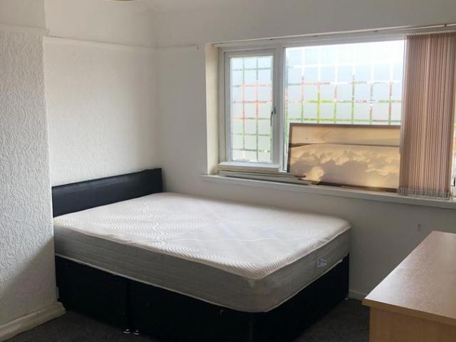 Keswick Road, Stockport SK4, 3 bed flat to rent, £1,100 pcm | PrimeLocation