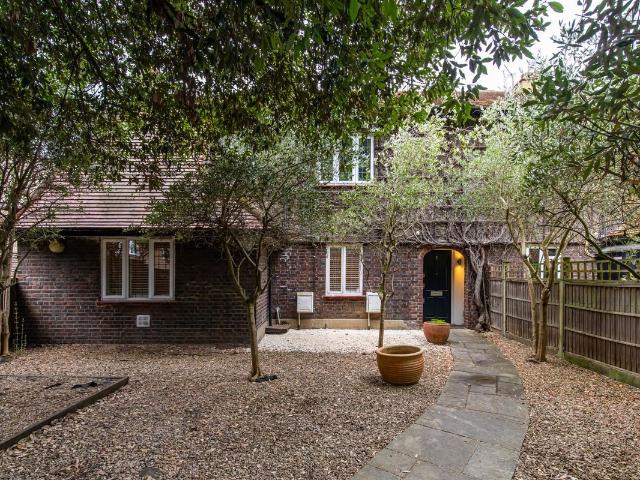 Keswick Road, Putney, London SW15, 3 bed flat to rent, £4,000 pcm | PrimeLocation