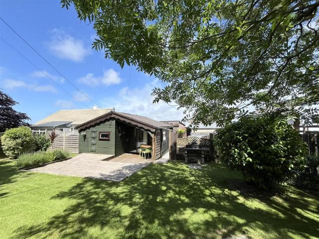 Kessenyans, Goonhavern TR4 Detached bungalow to rent £850 pcm £196 pw