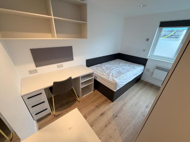 Kettering Road, NORTHAMPTON 1 bed flat to rent £800 pcm £185 pw