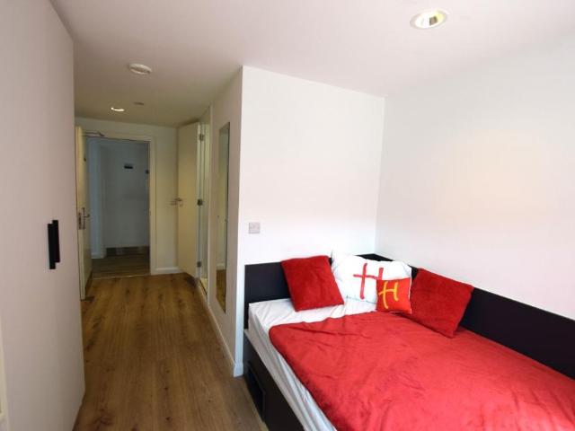 Kettering Road, Northampton NN1 1 bed in a flat share to rent £779 pcm £180 pw