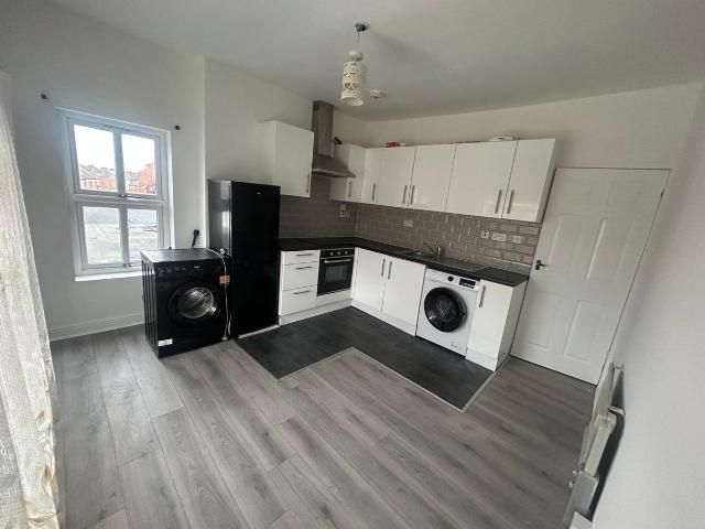Kettering Road, Northampton NN1, 2 bed flat to rent, £750 pcm | PrimeLocation