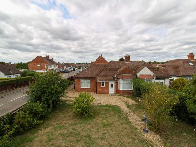 Kettering Road, Northampton NN3, 3 bed bungalow to rent, £1,800 pcm | PrimeLocation