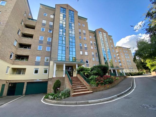 Keverstone Court, Manor Road. 2 bed apartment to rent £1,500 pcm £346 pw