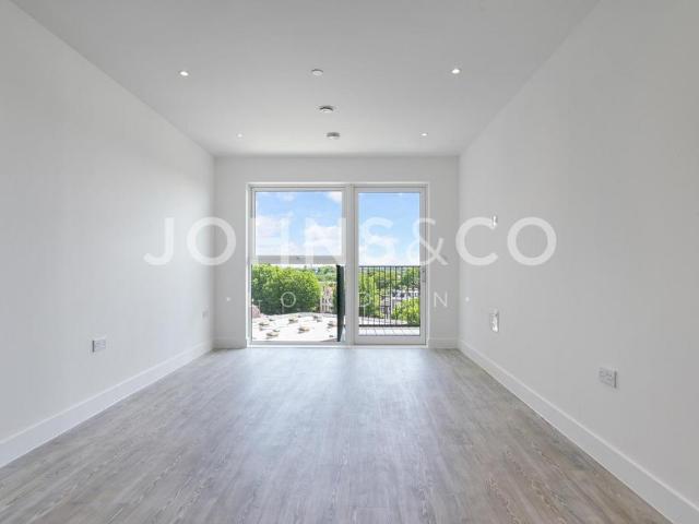 Kew Bridge Rise, Kew Bridge, London, TW8 1 bed apartment to rent £2,149 pcm £496 pw