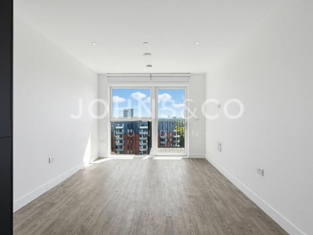 Kew Bridge Rise, Kew Bridge, London TW8, 1 bed flat to rent, £2,000 pcm | PrimeLocation