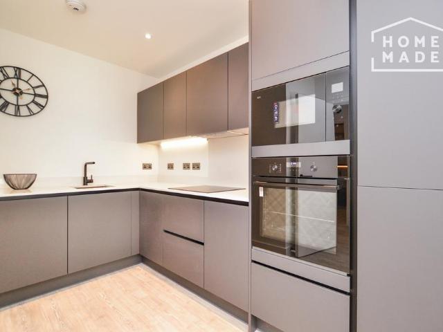 Kew Bridge Rise, TW8 1 bed flat to rent £2,500 pcm £577 pw