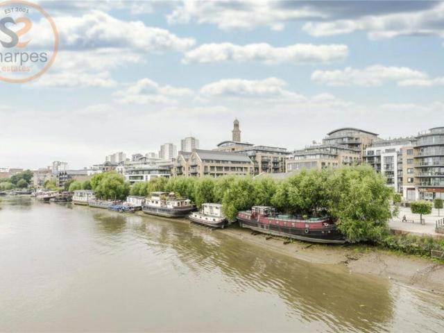 Kew Bridge Road, Brentford, Greater. 3 bed apartment to rent £3,795 pcm £876 pw