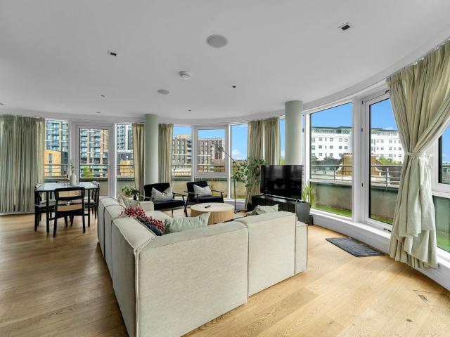 Kew Bridge Road, Brentford, TW8 0FD