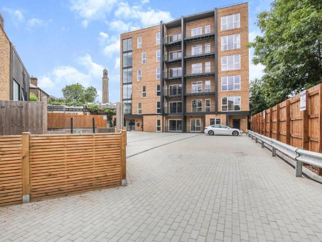 Kew Bridge Road, Brentford, TW8 1 bed apartment to rent £1,850 pcm £427 pw