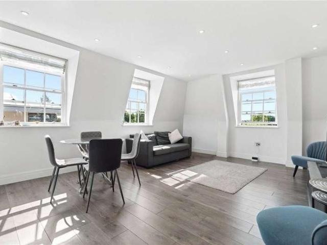 Kew Bridge Road, Brentford, TW8