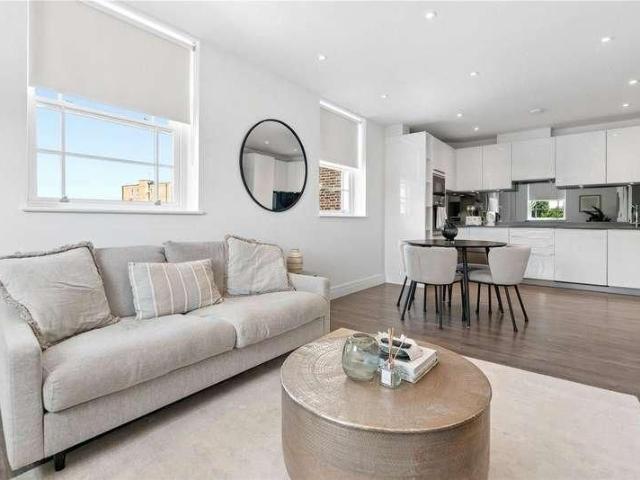 Kew Bridge Road, Brentford, TW8