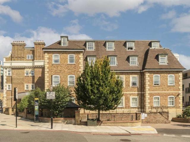 Kew Bridge Road, Kew TW8 3 bed flat to rent £3,750 pcm £865 pw