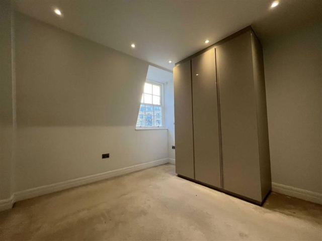 Kew Bridge Road, TW8, London