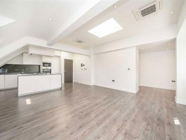 Kew Bridge Road, TW8, London