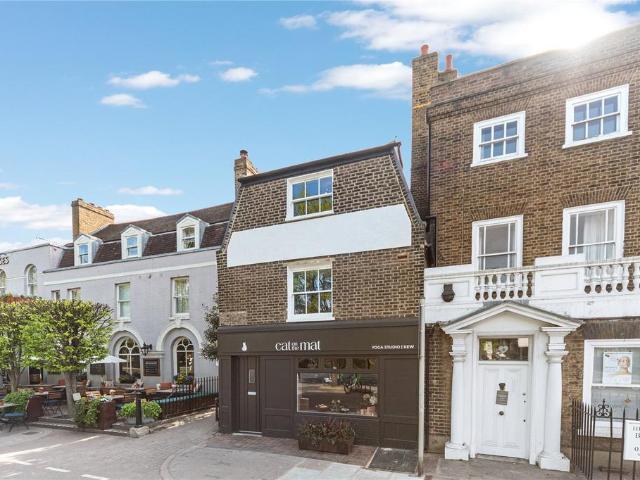 Kew Green, Richmond, TW9 2 bed apartment to rent £2,300 pcm £531 pw