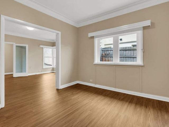 Kew Parkside Charm in a Premier Location