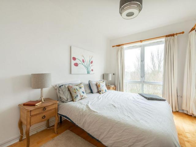 Kew Riverside, Kew, Richmond, TW9 2 bed flat to rent £2,750 pcm £635 pw