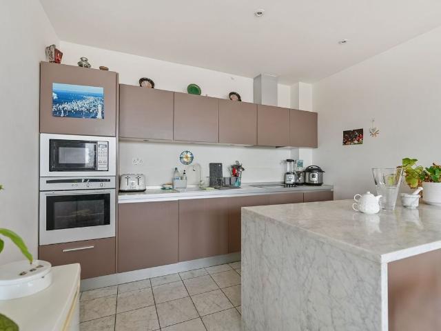 Kew Riverside, Kew, Richmond TW9, 2 bed flat to rent, £3,200 pcm | PrimeLocation