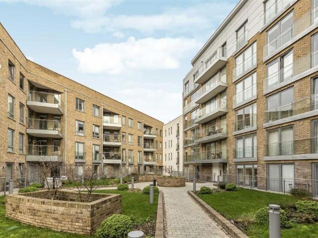 Keymer Place, London E14 3 bed flat to rent £3,250 pcm £750 pw