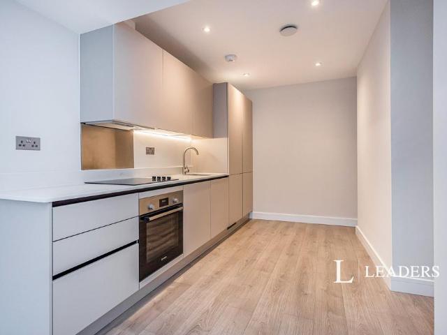 Keymer Road, Burgess Hill, West. Studio to rent £1,125 pcm £260 pw