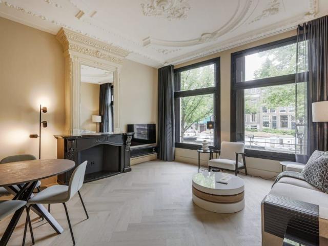 Keziersgracht | One Bedroom | Canal View | Floor One