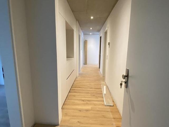 KFW 40 Neubauwohnung 3 Zimmer 90m² Einbauküche Balkon 1. Stock