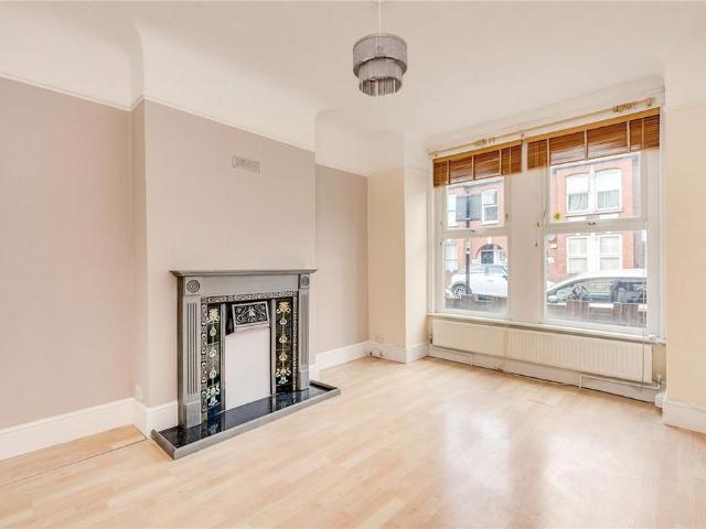 Khartoum Road, London SW17 1 bed flat to rent £1,900 pcm £438 pw
