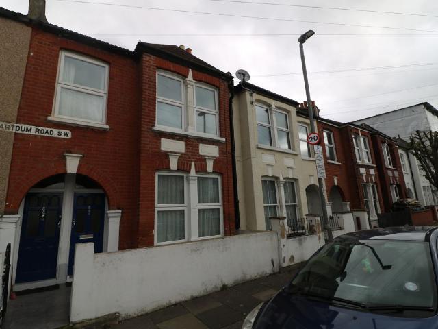 Khartoum Road, London SW17, 3 bed maisonette to rent, £2,400 pcm | PrimeLocation