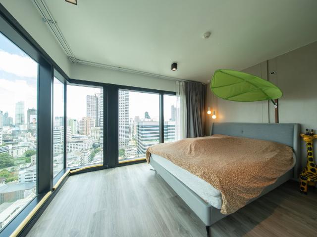 คอนโด 2 ห้องนอน The Lofts Silom ราคา ฿198K/ตร.ม. ใกล้ BTS สุรศักดิ์ สีลม U6413