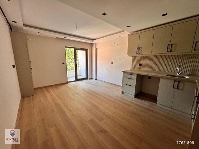 KİRALIK ARA KATA 1+1 DAİRE METRO YAKINI