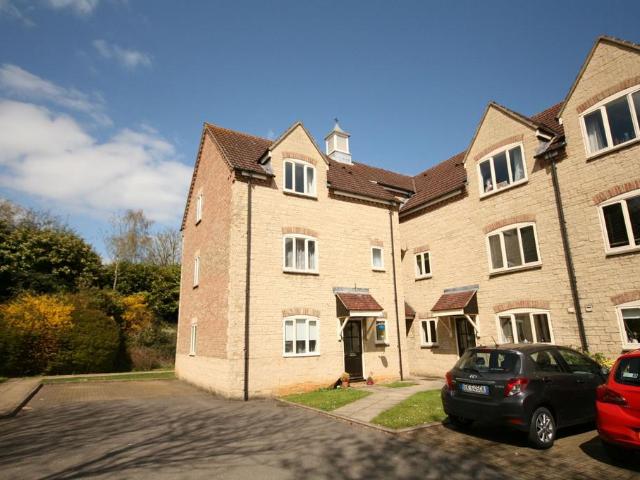 Kimber Close Wheatley Oxford 1 bed apartment to rent £1,200 pcm £277 pw